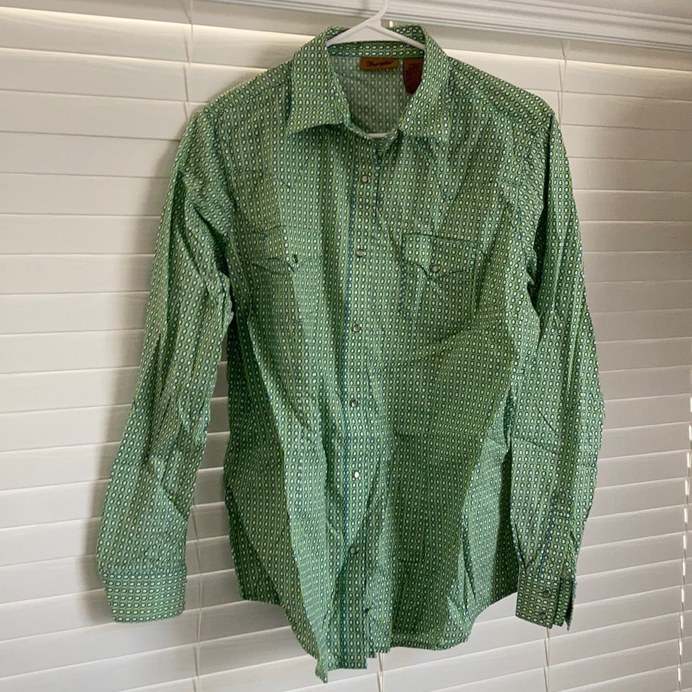 Wrangler button up shirt vintage design